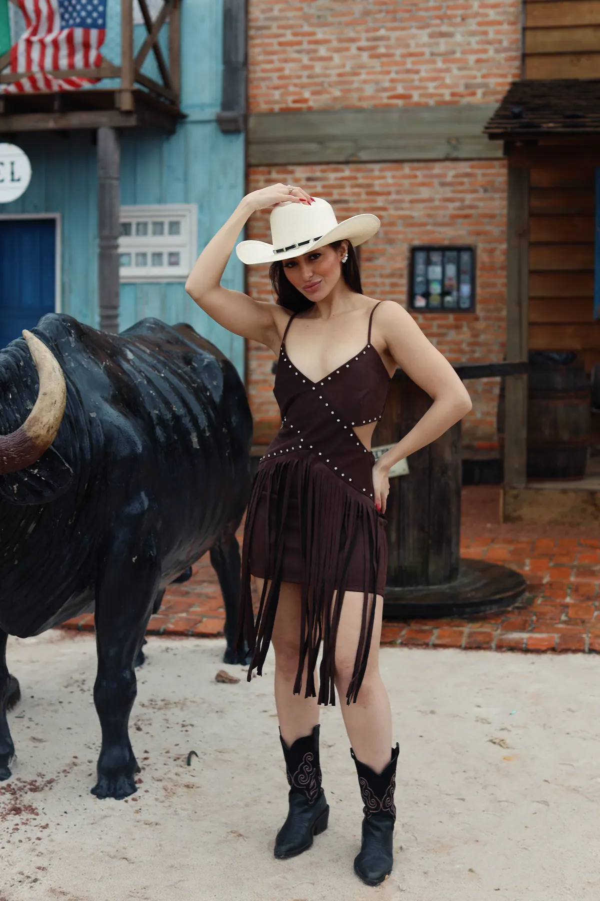 VESTIDO COM FRANJAS