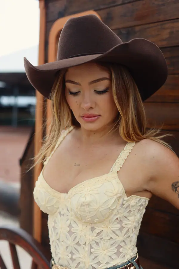CORSET EM RENDA