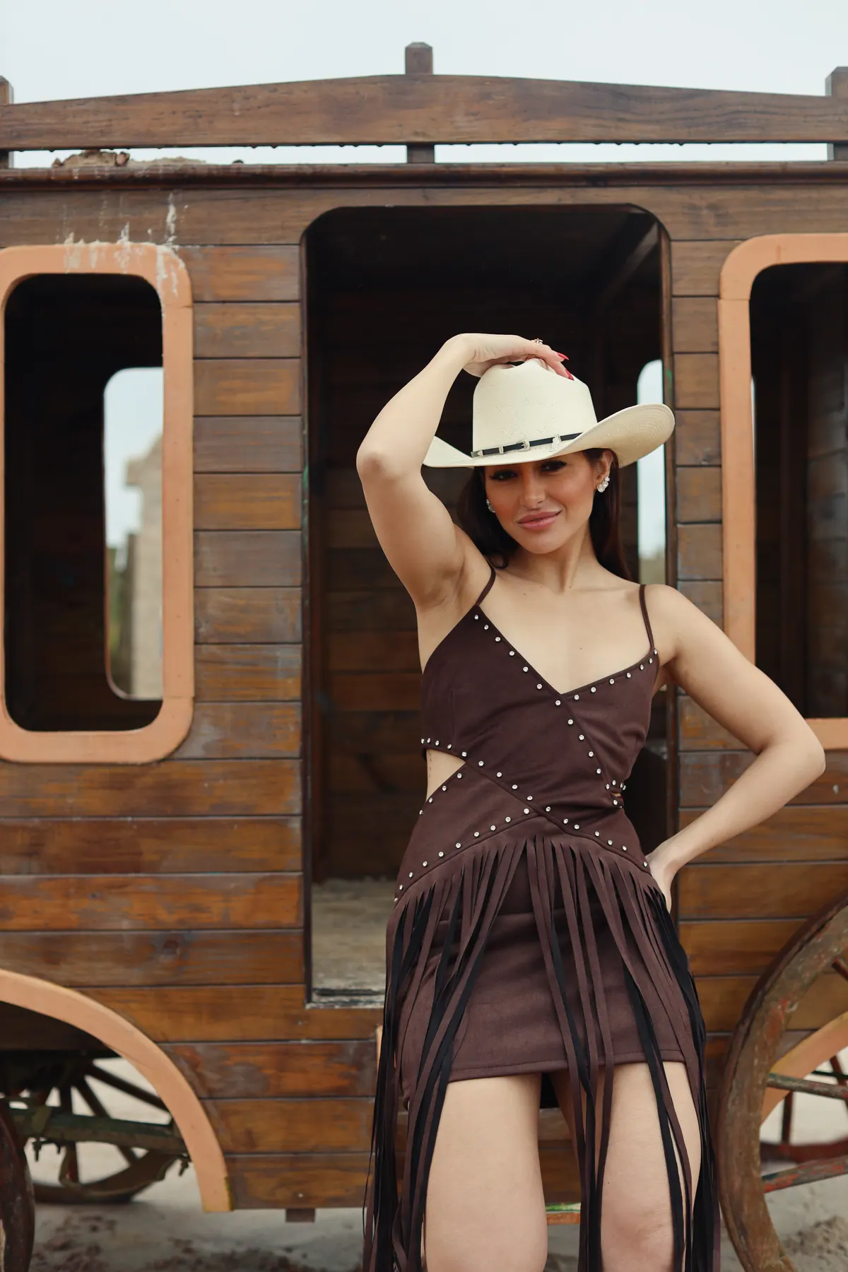 VESTIDO COM FRANJAS